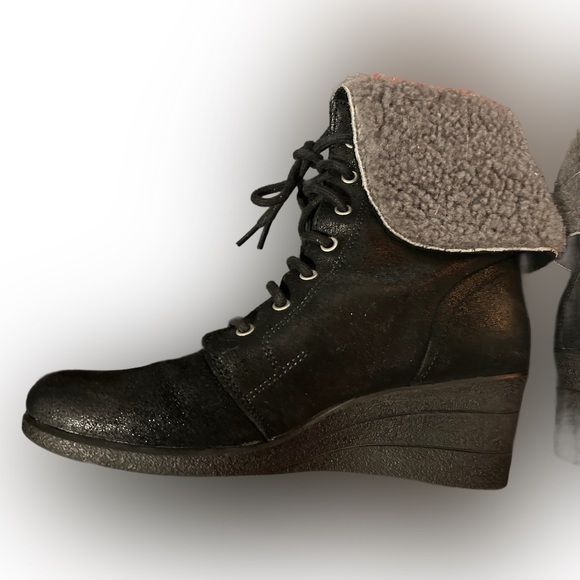 Ugg black wedge lace-up ankle booties - Picture 10 of 13